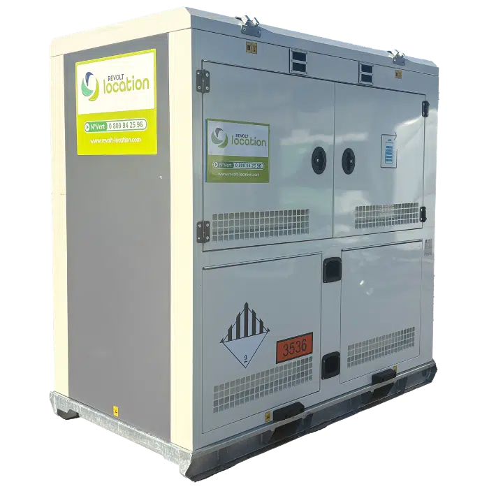 Pack Batterie 150 kVA Revolt Location, unité de stockage d'énergie mobile avec pictogrammes de sécurité transport et marquage haute visibilité.