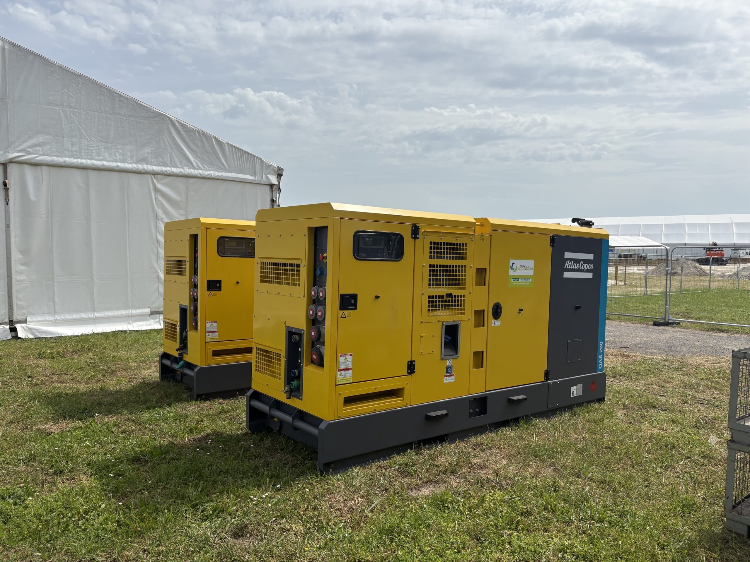Groupes électrogènes Atlas Copco QAS 200 installés sur site événementiel