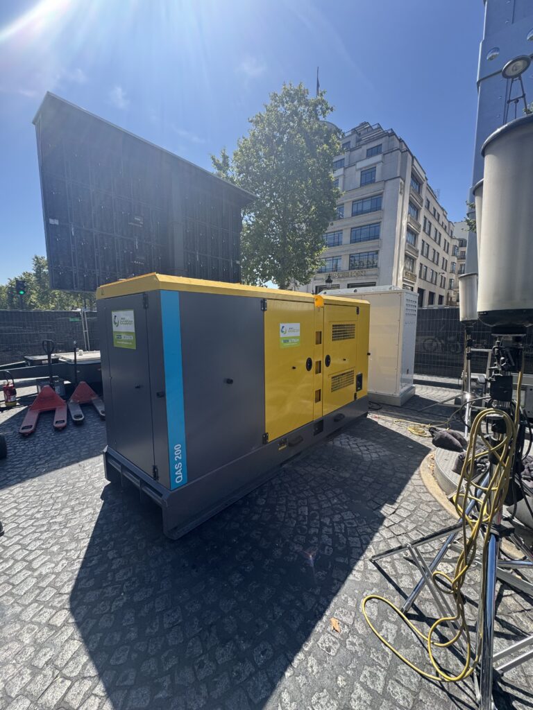 Groupe électrogène QRS 200 Revolt Location installé sur un site urbain à Paris